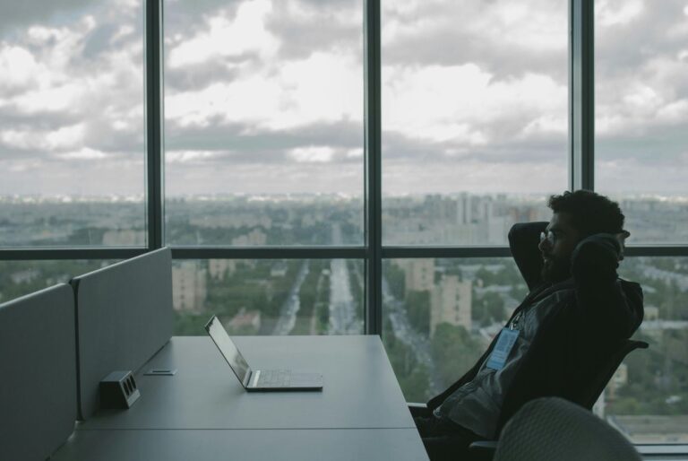 Descubre qué es la informática cloud, sus ventajas, modelos de servicio, seguridad y usos. Una guía completa para entender el futuro digital.